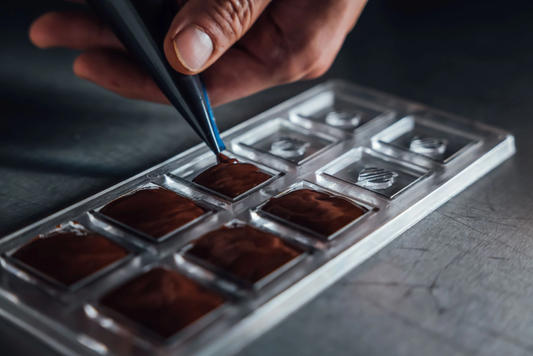 チョコレートのモールディングのお話 |  | MAMEIL NAMA CHOCOLATE MACARON